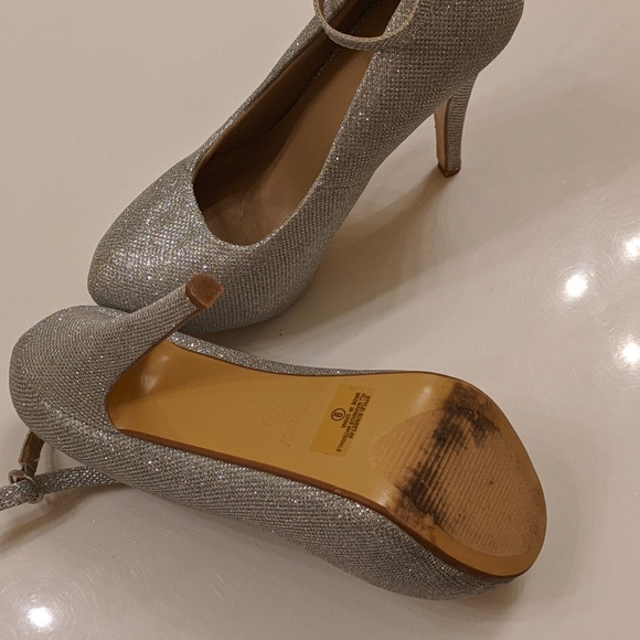 Delicacy Size 9 shoes - Picture 5 of 6